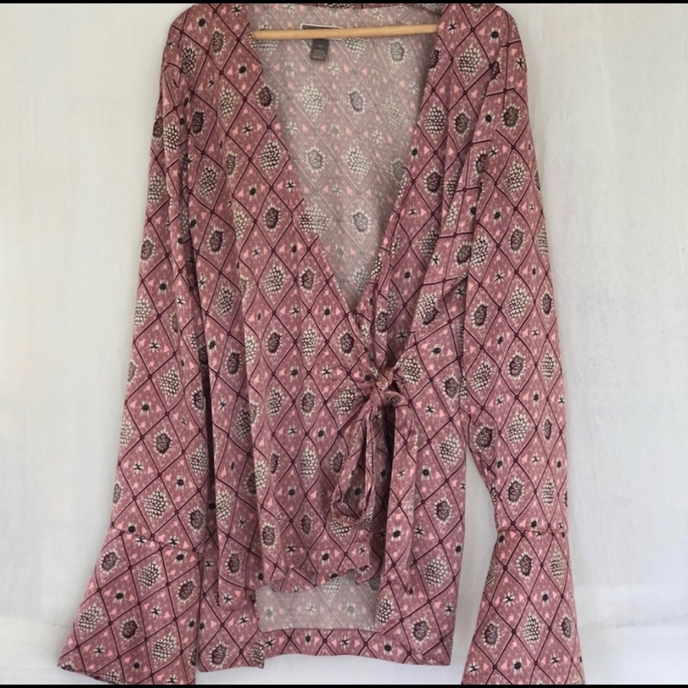 Chelsea 28 silk wrap long sleeves blouse